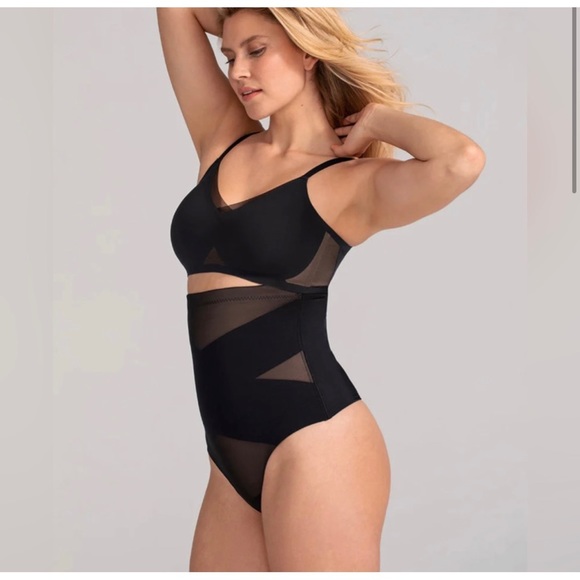 NEW Honeylove SuperPower Thong Size S